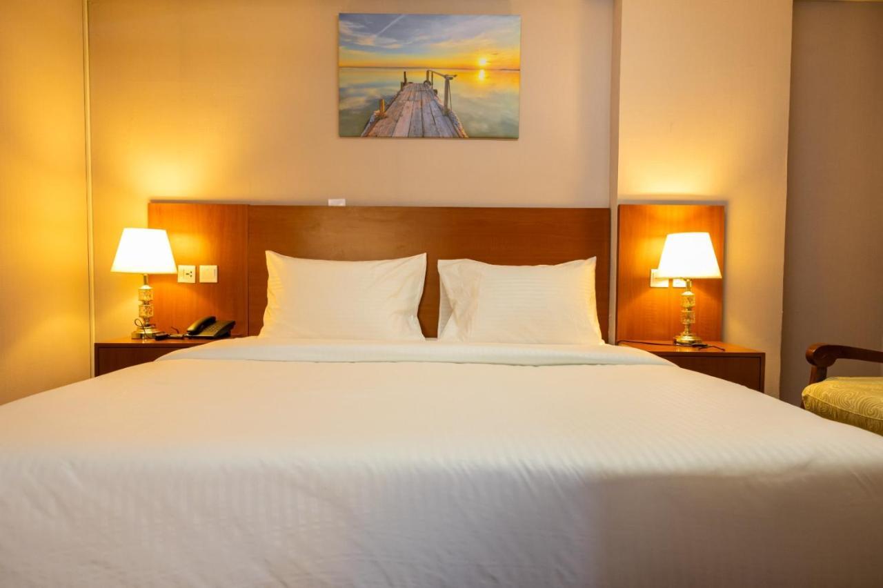 Three 888 Hotel Dubaj Zewnętrze zdjęcie