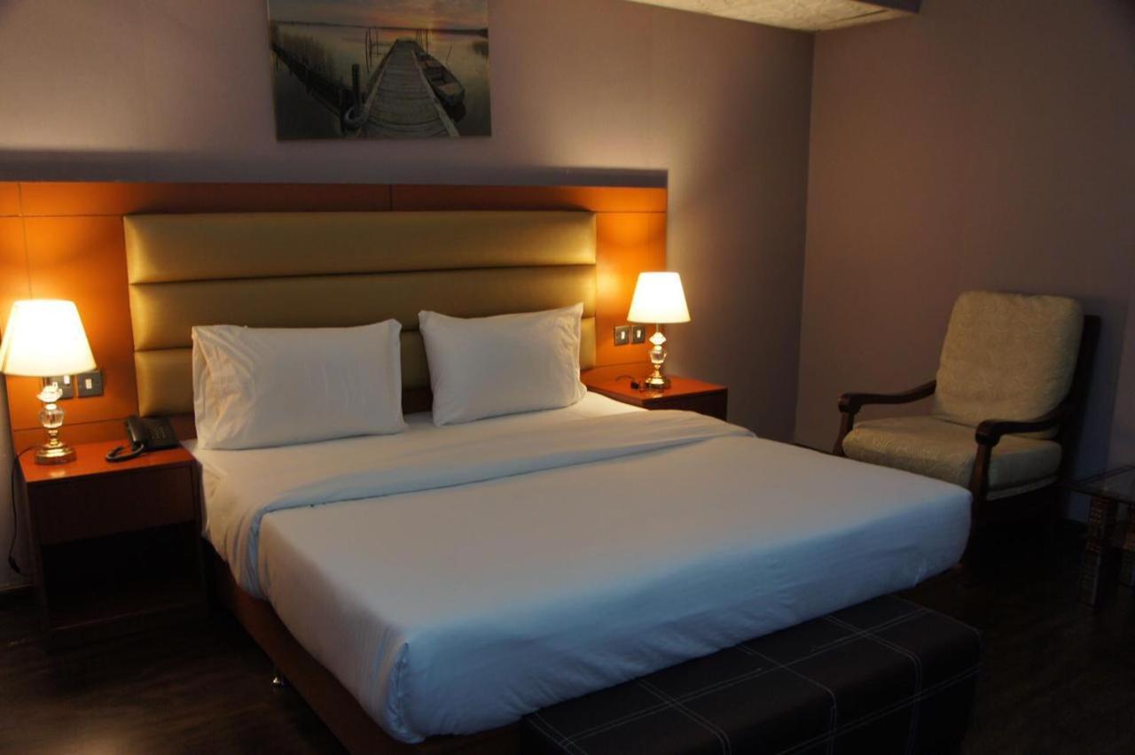 Three 888 Hotel Dubaj Zewnętrze zdjęcie