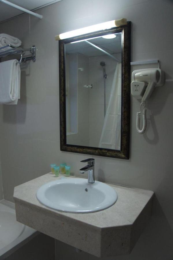 Three 888 Hotel Dubaj Zewnętrze zdjęcie